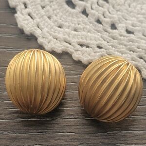 Vintage Liz Claiborne matte gold post earrings